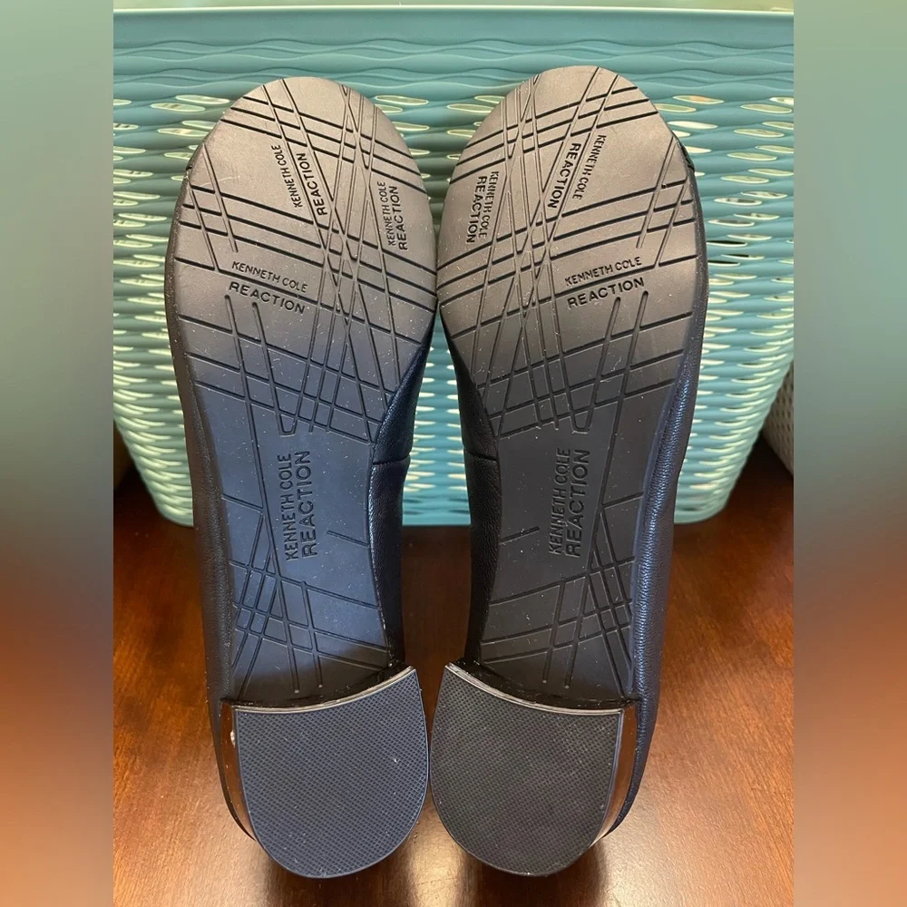 Kenneth Cole Reaction Women's Black Heels - Picture 7 of 7